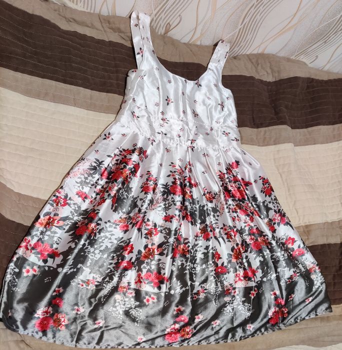 Жіноче атласне плаття бренду CELLBES