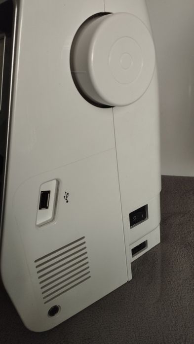 Máquina de costura e bordado Disney M280D com garantia