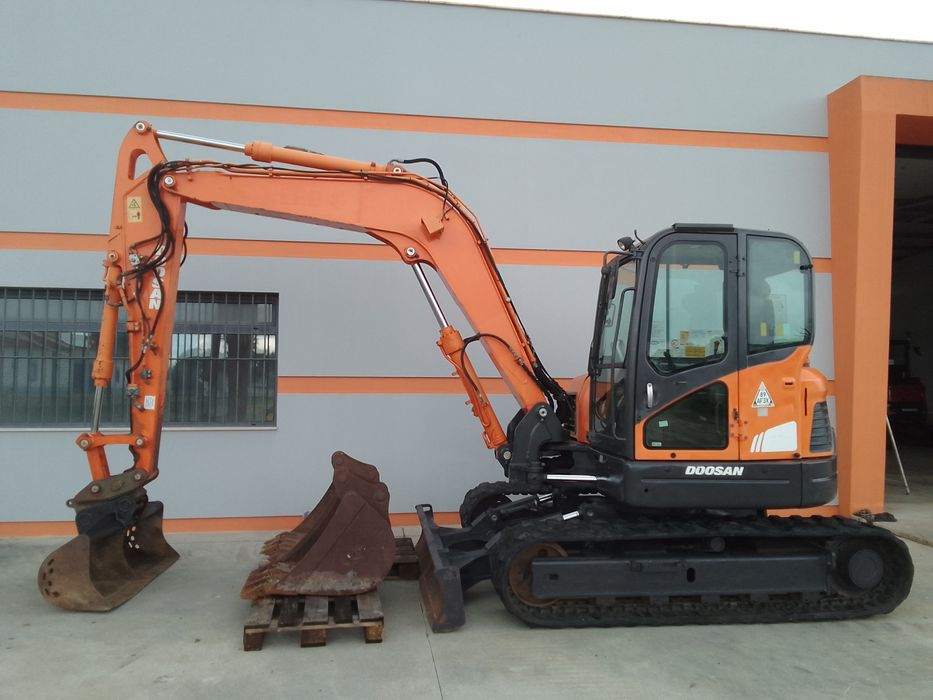 Mini giratória escavadora Doosan com 8330kg