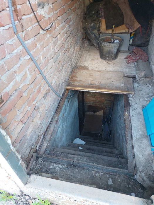 Люботин!Продам часть дома.Центр.