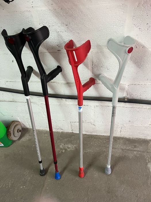 Костилі, милиці, парами та поштучно