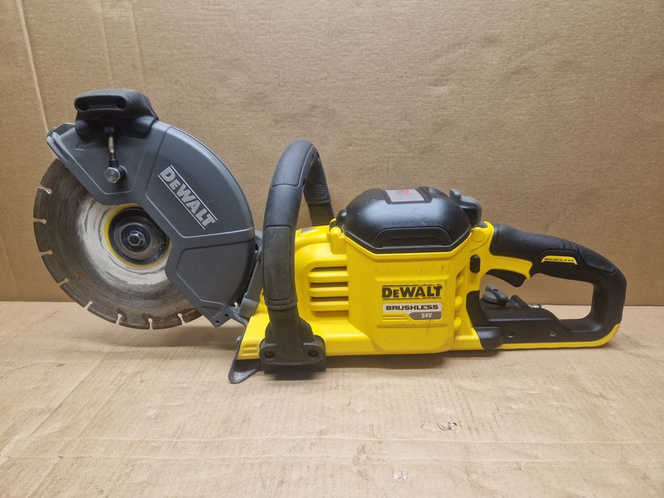Przecinarka do stali i betonu DEWALT DCS  690 230mm 54v 9Ah