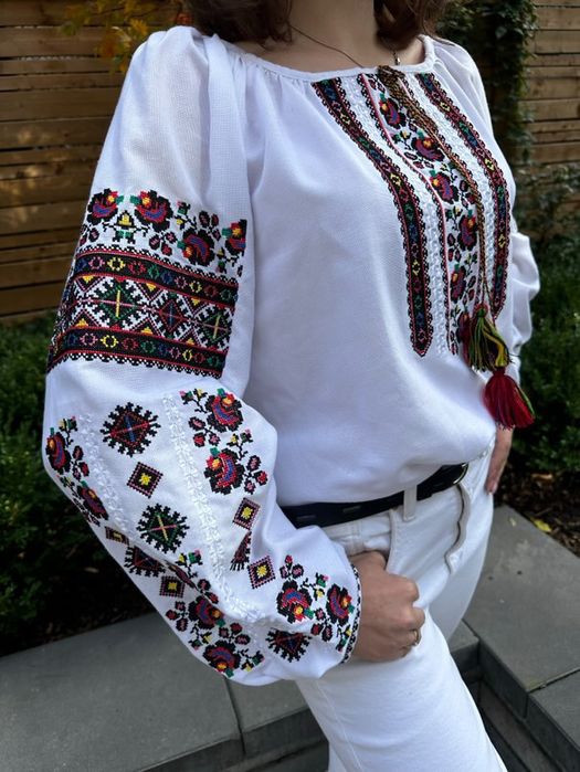 Жіночі машинні вишиванки