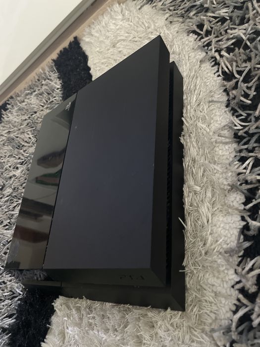 Vendendo ps4 e um jogo