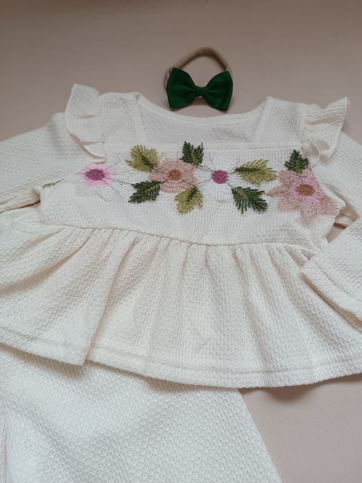 Стильний костюм на весну для дівчинки