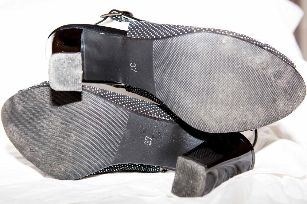 Buty na słupku 37