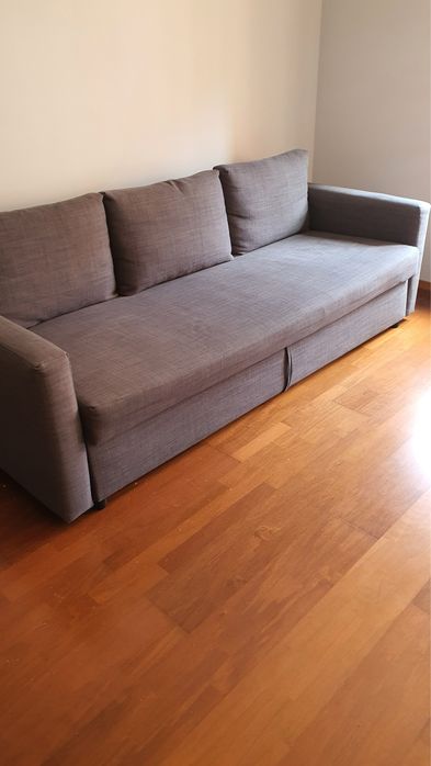 Sofá cama da marca Friheten do Ikea cinzento, 3 lugares, com arrumação