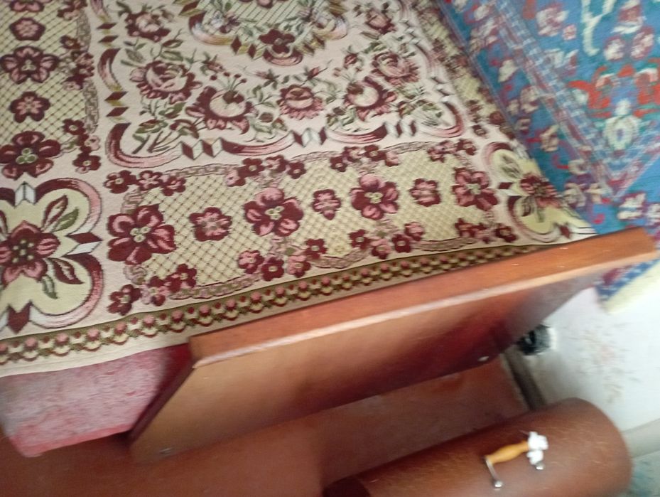 Кровать ,200на 140см.Высота 50 см.