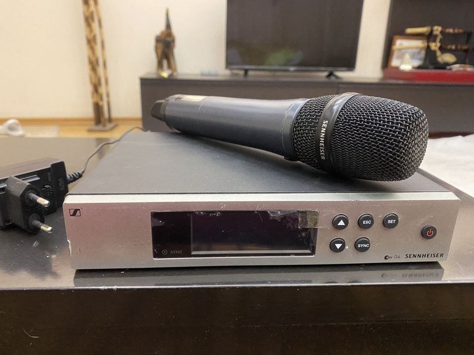 Мікрофонна радіо система Sennheizer EM100 G 4