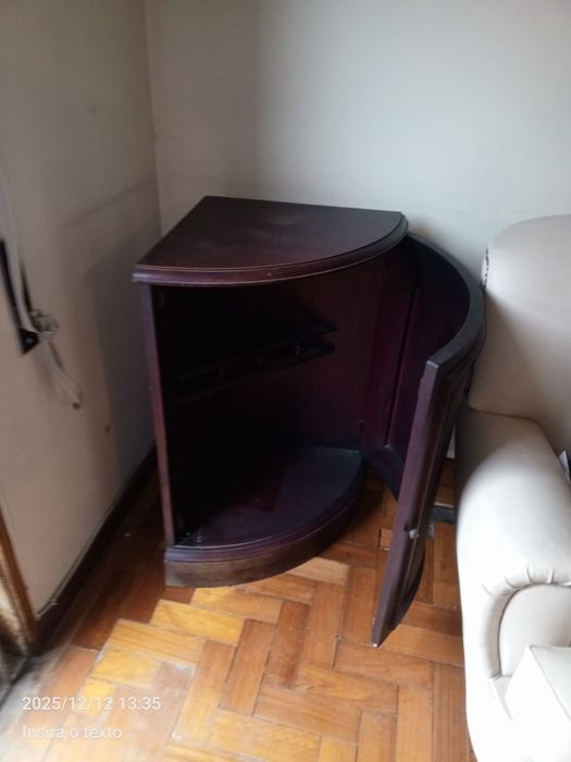 1 Estante e  2 armários de sala