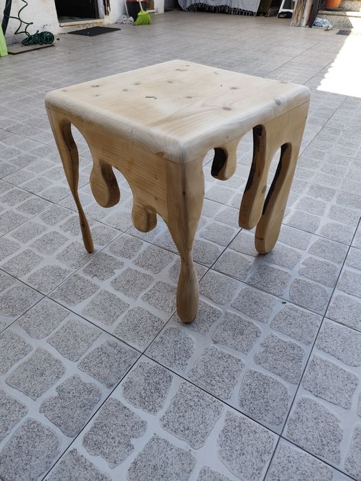 Mesa de apoio de madeira