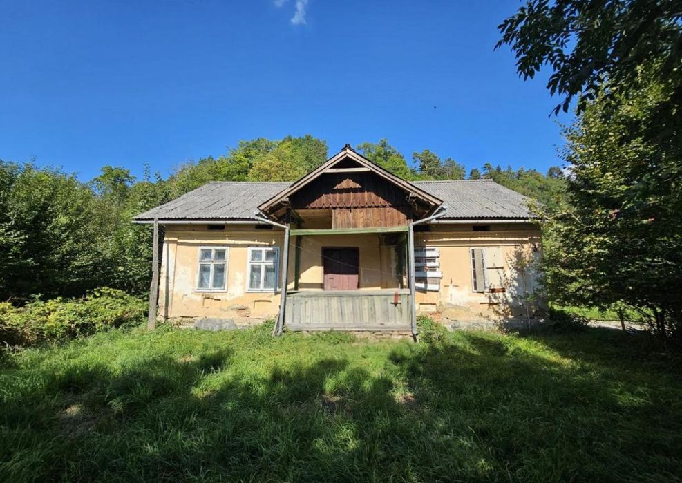 Будинок з землею 9,32сотих в центрі Косова