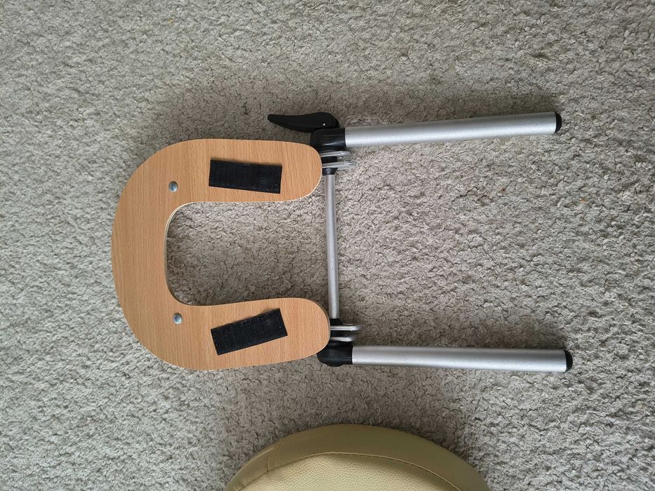 Zagłówek do łóżka do masażu