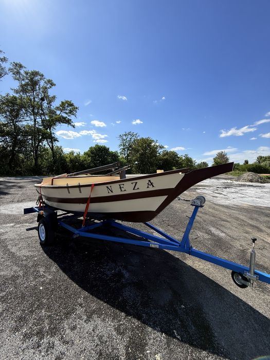 Яхта парусна моторна двух палубна с лафетом лавет катер