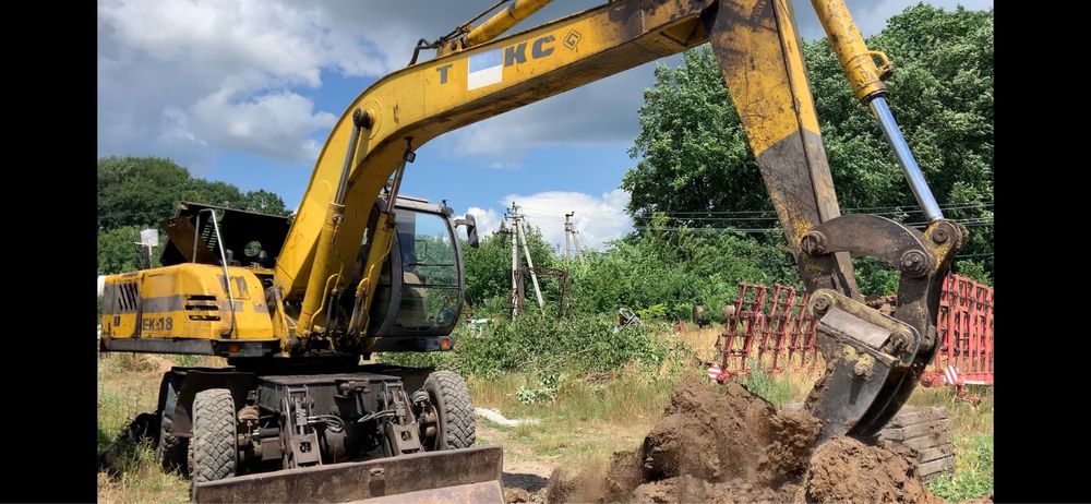 Екскаватор "Твэкс" ЕК-18