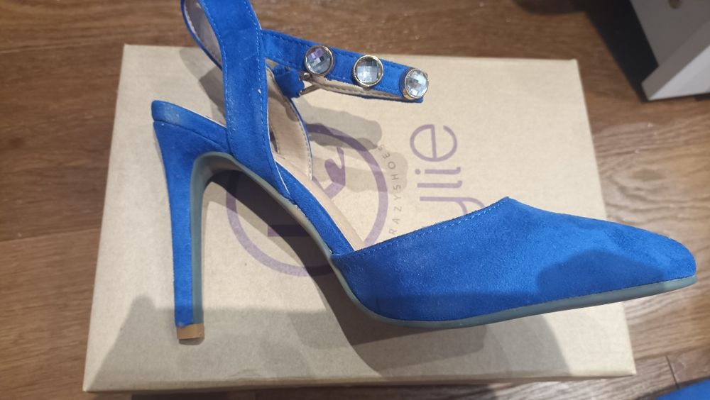 Niebieskie buty Kylie z diamentami