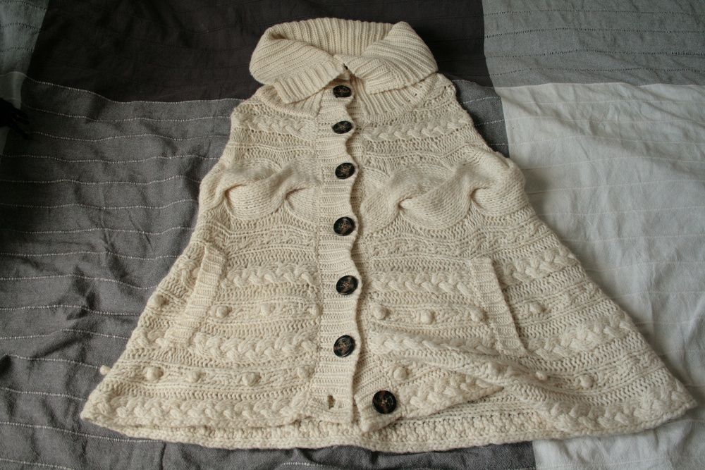 Wełniane ponczo z golfem, kremowe, ecru, Cubus, na zimę, jesień