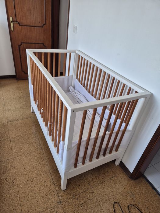 Berço/cama em madeira maciça