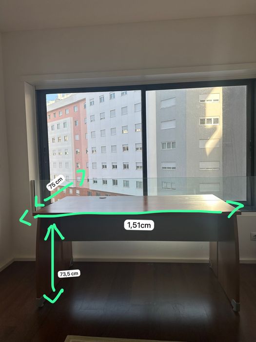 Mesa de escritório em madeira