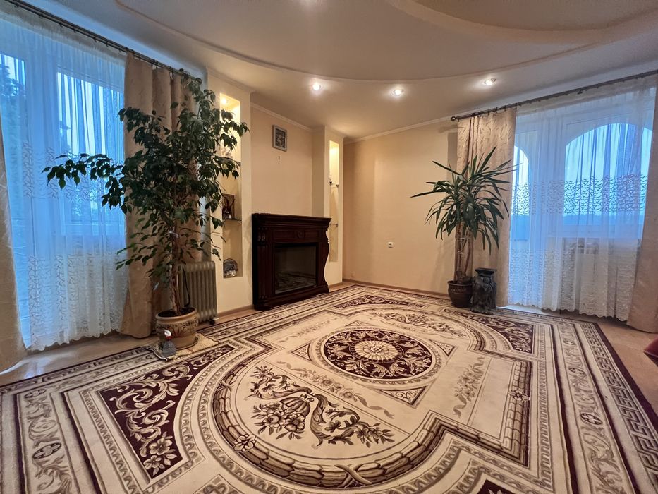 ФАНТАСТИЧНО привабливий будинок в мальовничому місці!