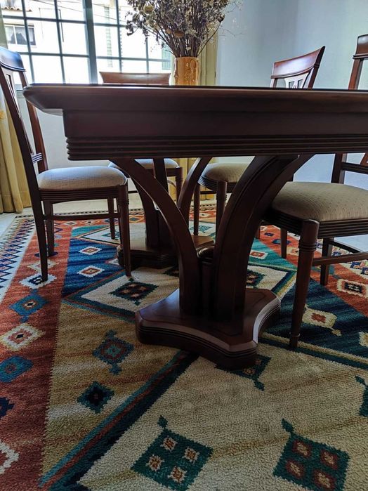 Sala de jantar em cerejeira