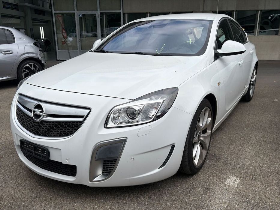Opel Insignia Opel Insignia 2.8 V6 turbo 4x4 manual Szwajcaria