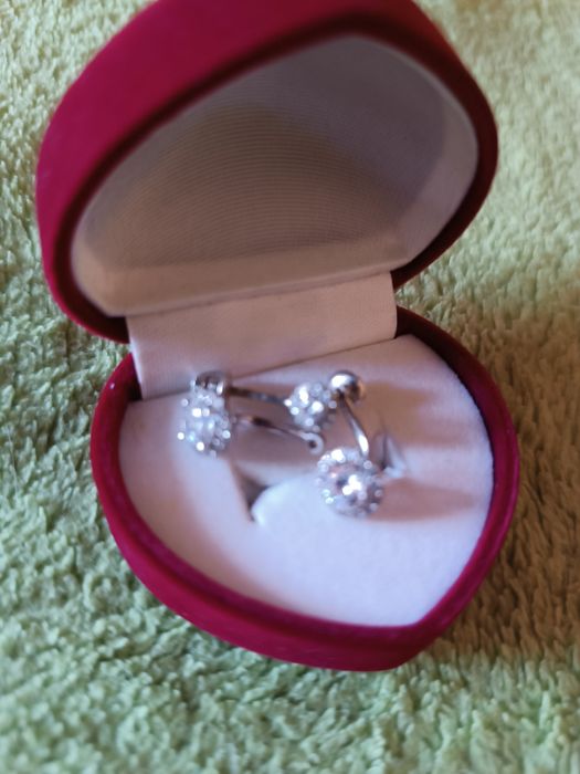 Продам пуссеты 2 в 1 серебро- не дорого