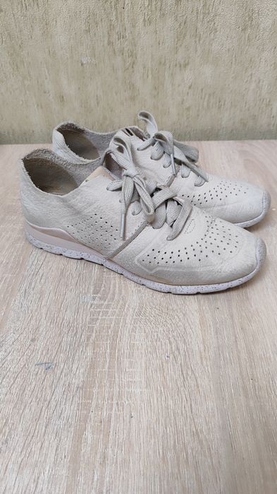 Жіночі кросівки UGG