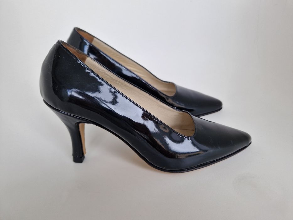 Sapatos pretos de verniz NOVOS