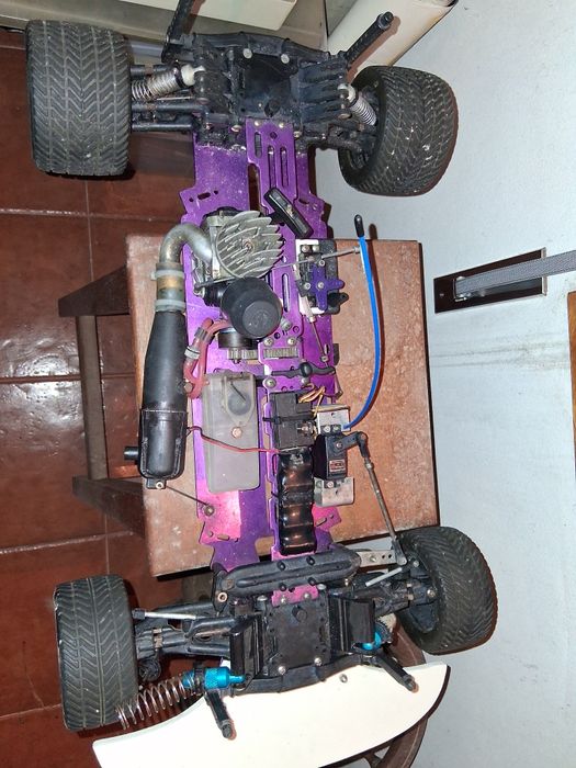 Carro telecomandado a gasolina