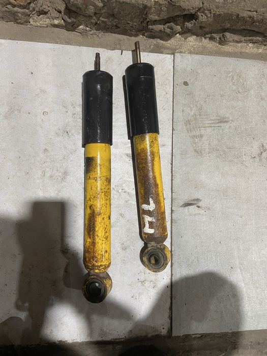 Амортизатори передніе  мерседес МЛ 163 2001