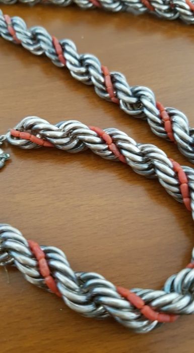 Colar e pulseira em prata e coral