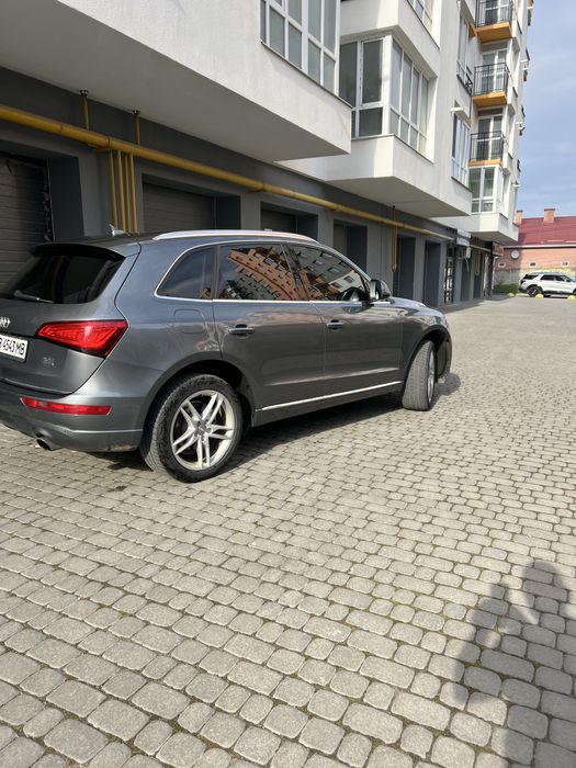 Продам Ауді Q5 Преміум плюс 2015 року 2.0 бензин