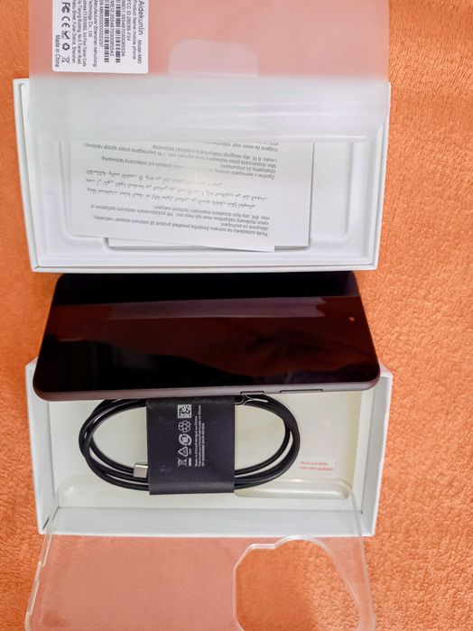 Telemóvel M80 novo na caixa 128GB RUM e 6GB RAM com cabo USB, capa e película