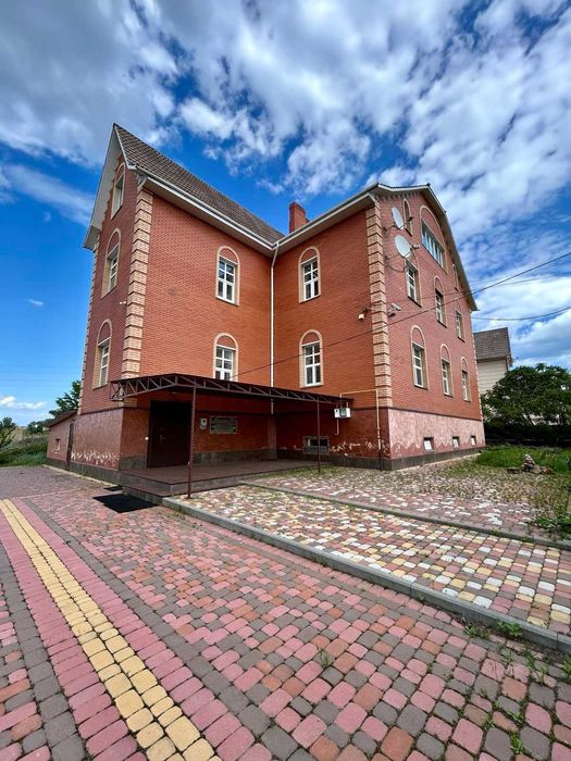 Продаж шикарного великого будинку у с. Слобода за 15 км від Черкас