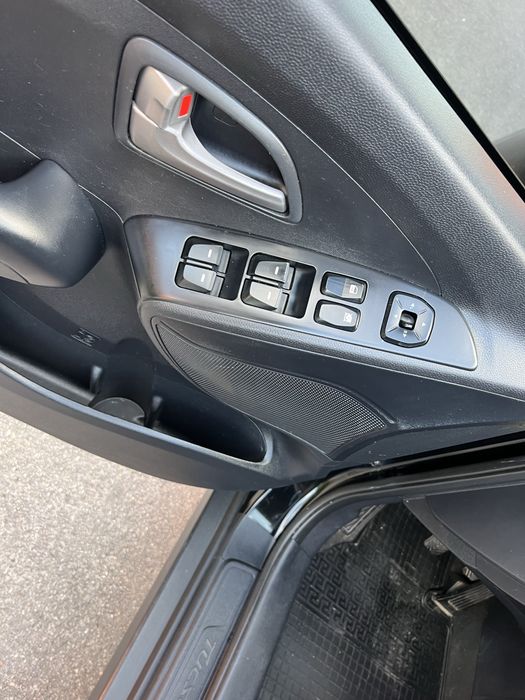Hyundai  (Tucson ) 2011 2.0 бензин НЕ БИТ !