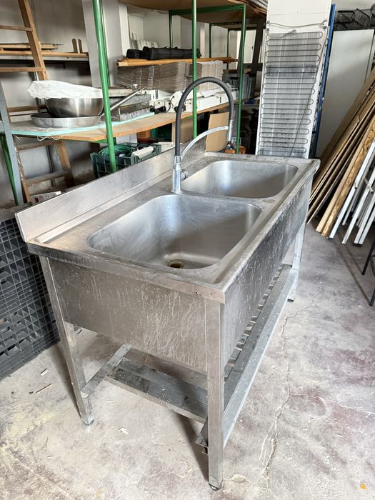 Bancada industrial de inox com duas cubas grandes