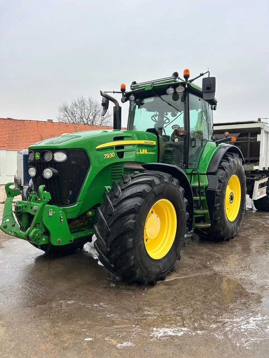John Deere 7930.