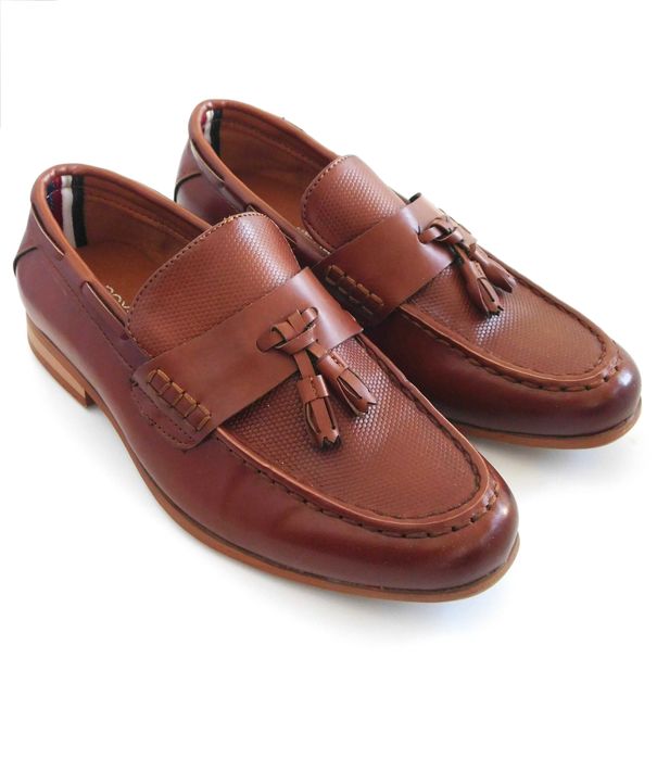 Стильні туфлі лофери з китицями від next