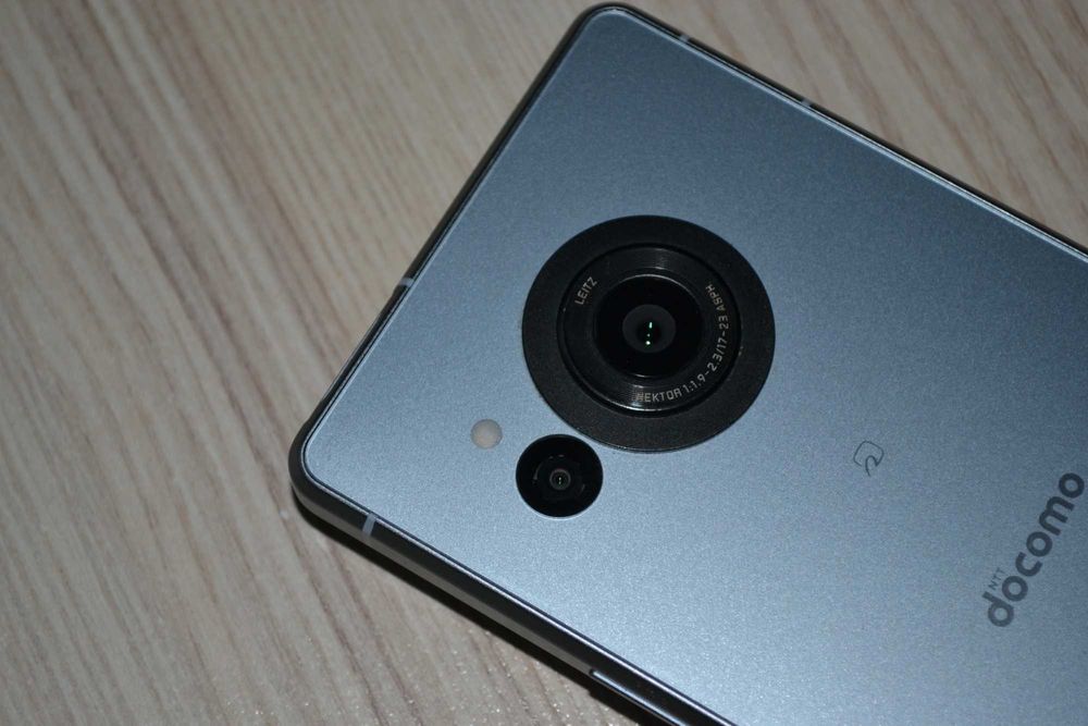 смартфон Sharp Aquos R8S 8/256 8gen2 / шарп R8 R7 он же Leica Phone 3