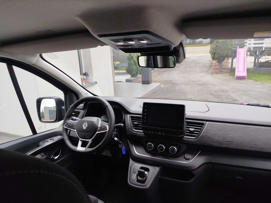 Wynajem busa NOWY Renault Trafic Long 9 osobowy 2025 r. Automat