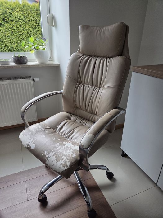 Fotel biurowy obrotowy z funkcją tilt