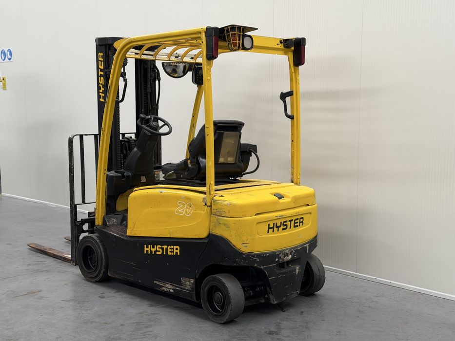 Empilhador elétrico Hyster - 2.0t triplex