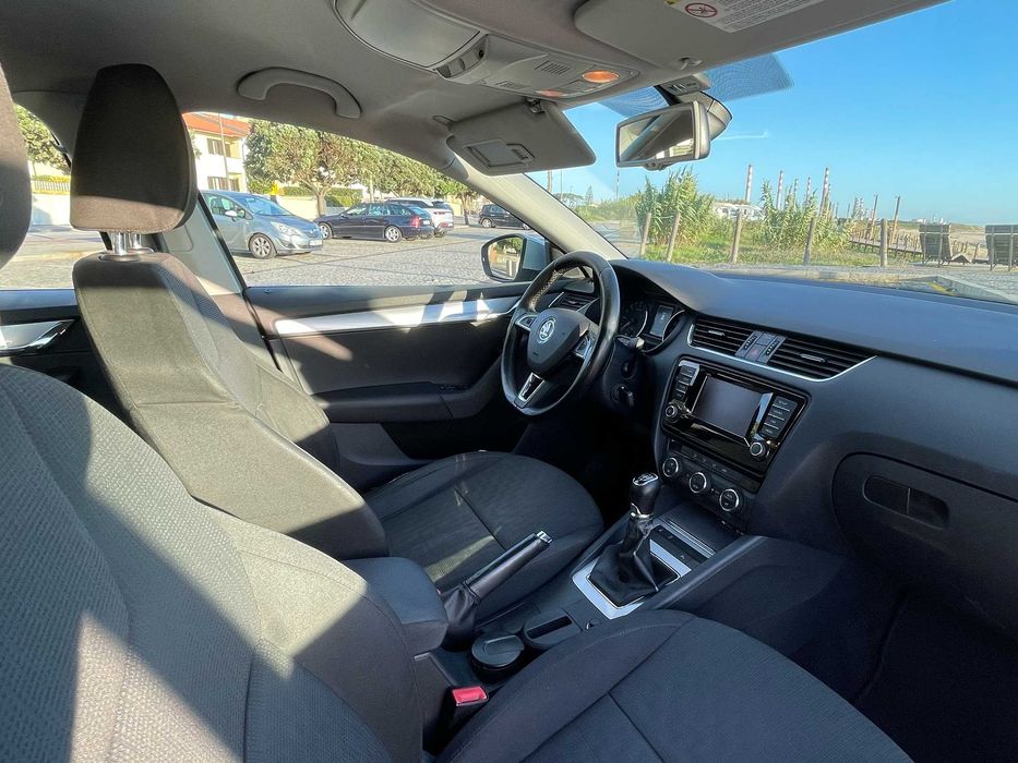 Škoda Octavia Break 1.6 TDI 105cv · 02/2014 · 230.000 km