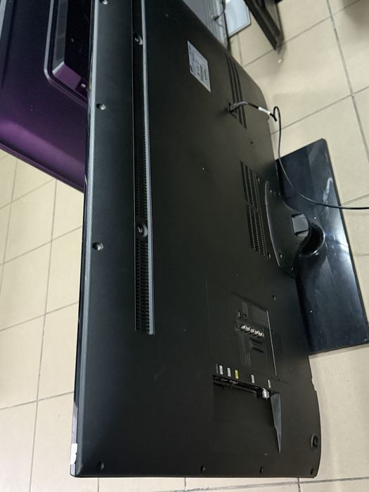 Samsung  : UE46F5005AK  .  106 см