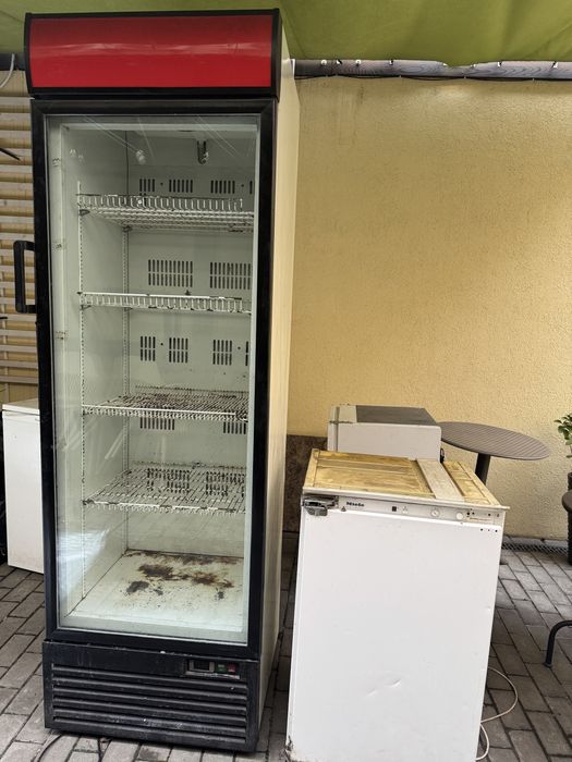 холодильник з прозорими дверима