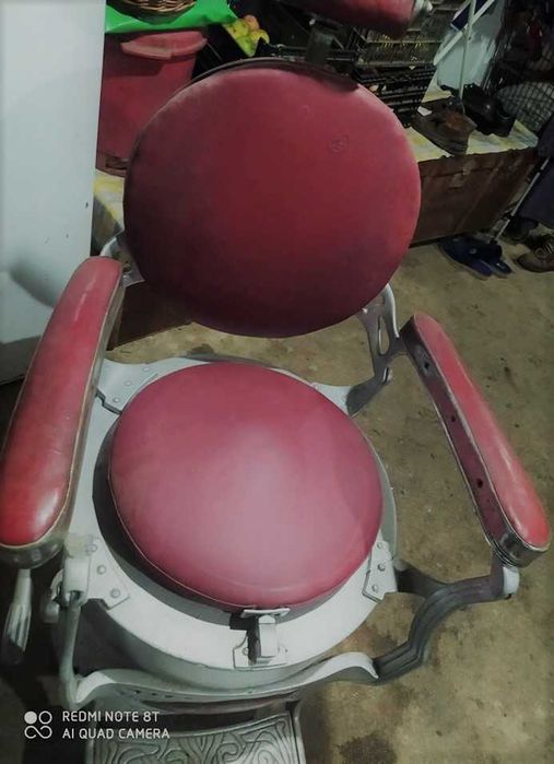 Cadeira De Barbeiro Antiga 1950 Em Madeira Jacarandá - R$ 4.500,00  Cadeira  de barbeiro, Cadeira de barbeiro antiga, Decoração barbearia
