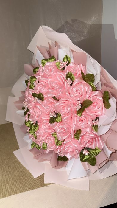 Букет троянд із атласної стрічки