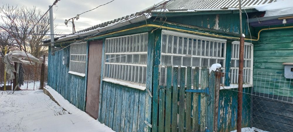 Продам пів будинка та земельну ділянку