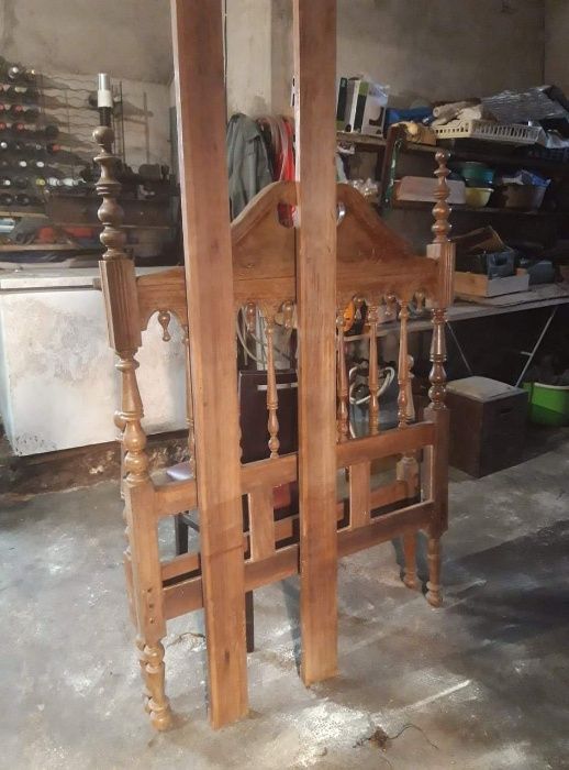 Cama solteiro muito boas em pinho